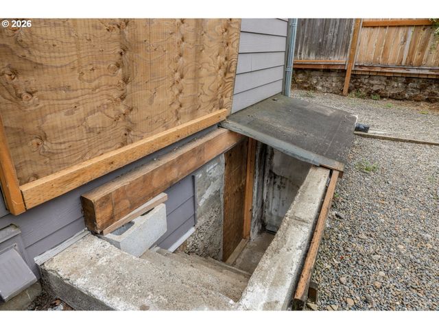 7625 Se MARKET St, Portland, OR 97215