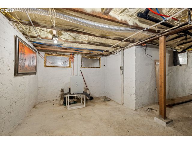 7625 Se MARKET St, Portland, OR 97215
