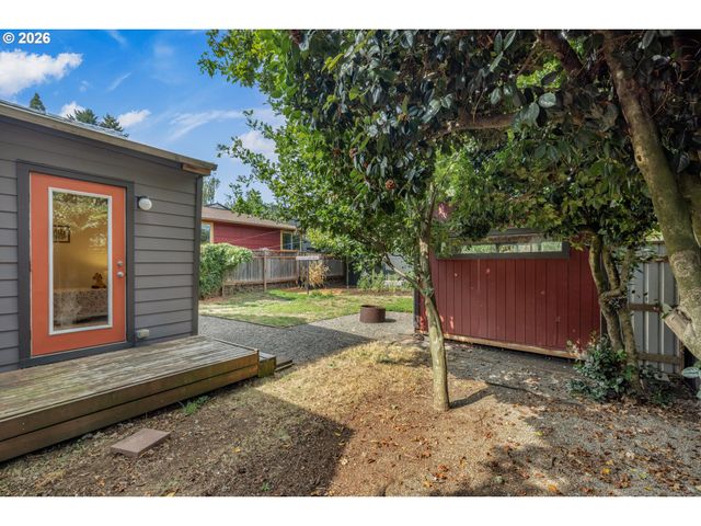 7625 Se MARKET St, Portland, OR 97215