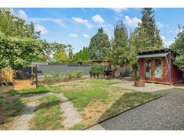 7625 Se MARKET St, Portland, OR 97215