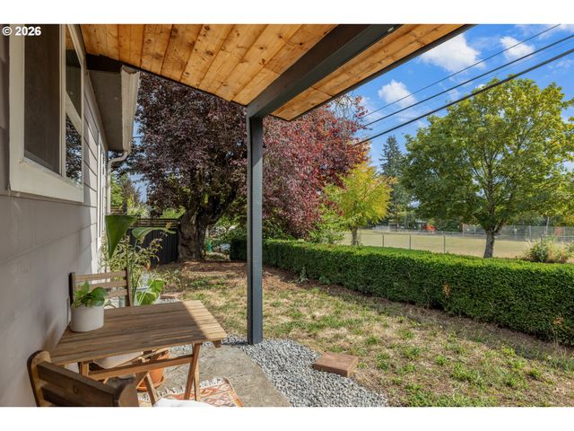 7625 Se MARKET St, Portland, OR 97215