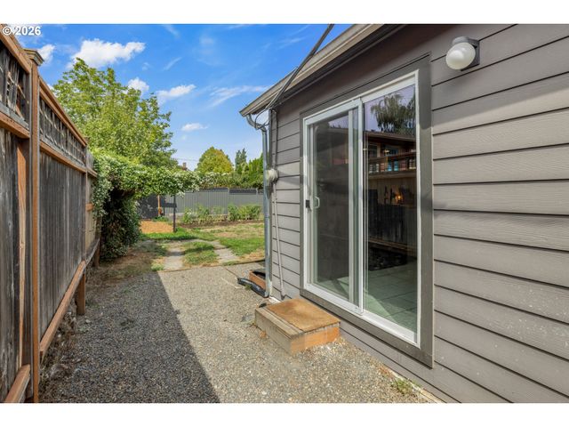 7625 Se MARKET St, Portland, OR 97215