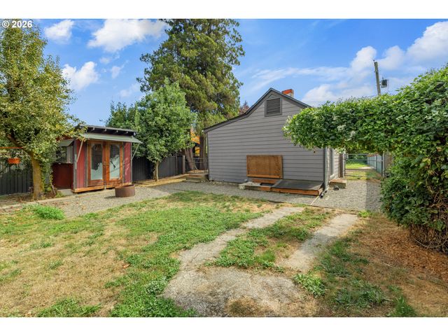 7625 Se MARKET St, Portland, OR 97215