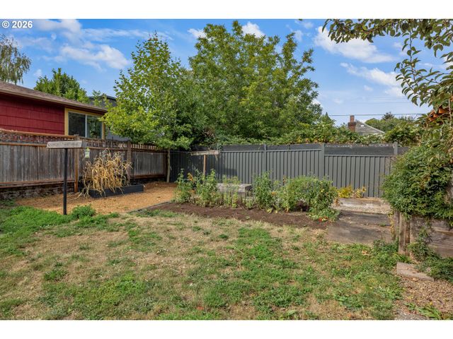 7625 Se MARKET St, Portland, OR 97215