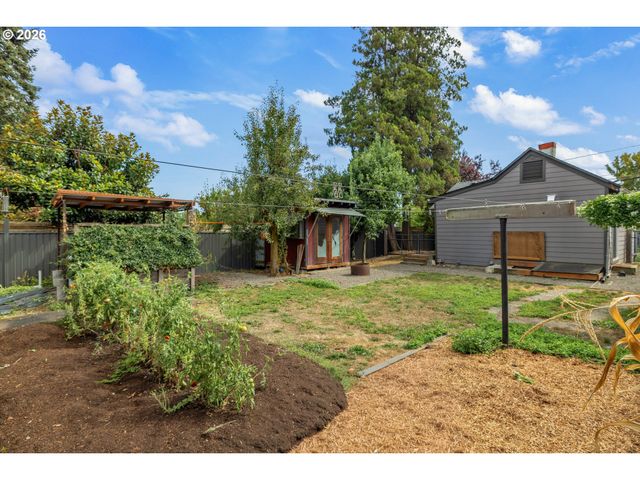 7625 Se MARKET St, Portland, OR 97215