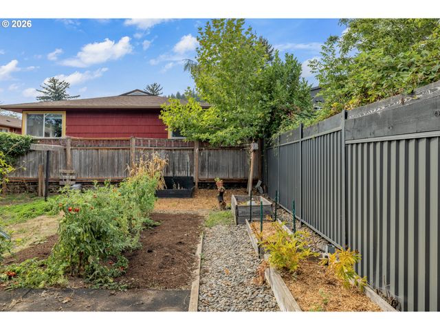 7625 Se MARKET St, Portland, OR 97215