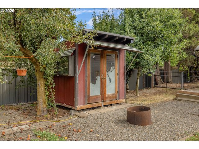 7625 Se MARKET St, Portland, OR 97215
