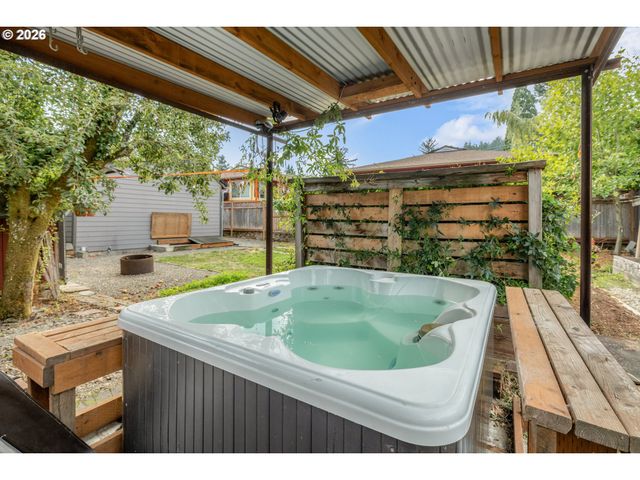 7625 Se MARKET St, Portland, OR 97215