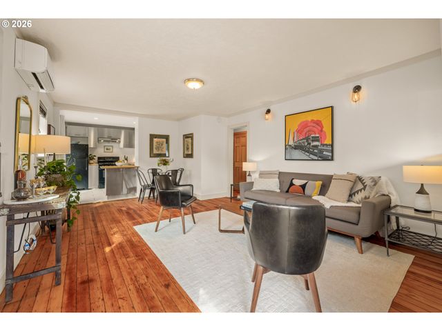 7625 Se MARKET St, Portland, OR 97215