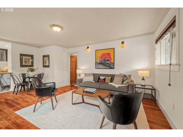 7625 Se MARKET St, Portland, OR 97215
