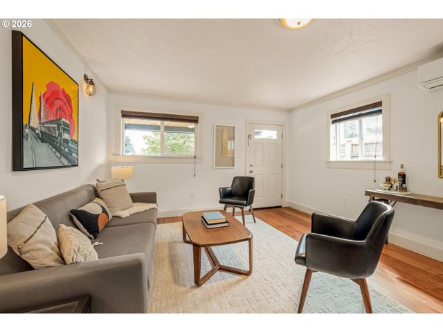 7625 Se MARKET St, Portland, OR 97215