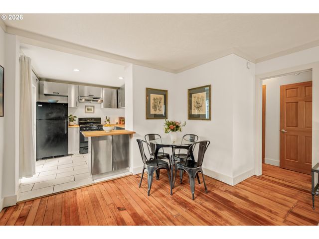 7625 Se MARKET St, Portland, OR 97215