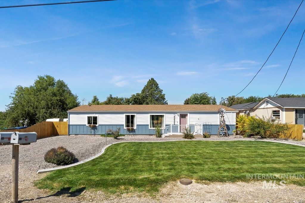 513 Randolph Ave, Melba, ID 83641