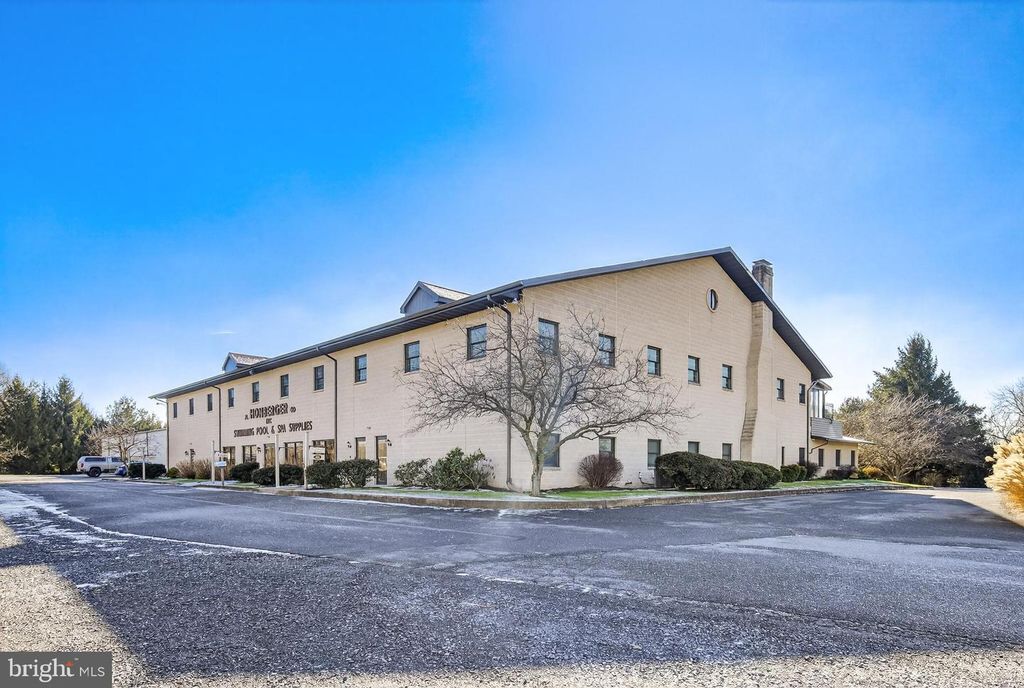 Image 1 of property listing at 885-895 S CHIQUES RD, Manheim, PA 17545