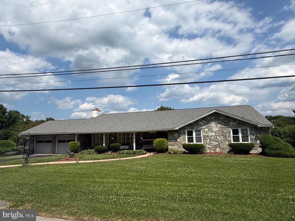 155 W 3RD AVE, Coatesville, PA 19320