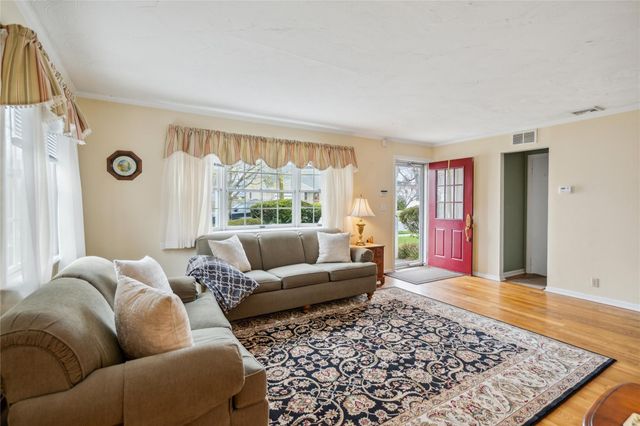 572 Forest Avenue, Massapequa, NY 11758