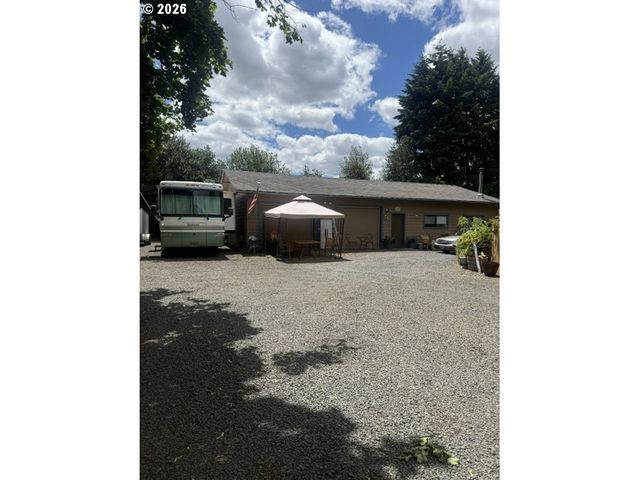 84 GREEN Ln, Eugene, OR 97404