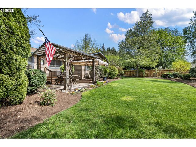 84 GREEN Ln, Eugene, OR 97404