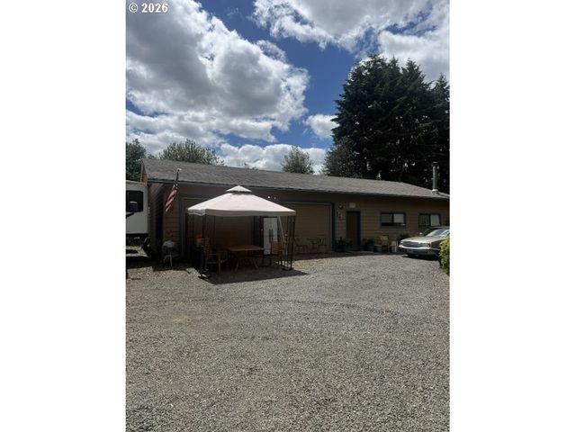 84 GREEN Ln, Eugene, OR 97404