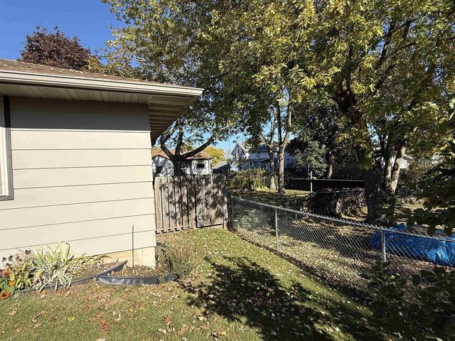 1209 HAWTHORNE STREET, Two Rivers, WI 54241