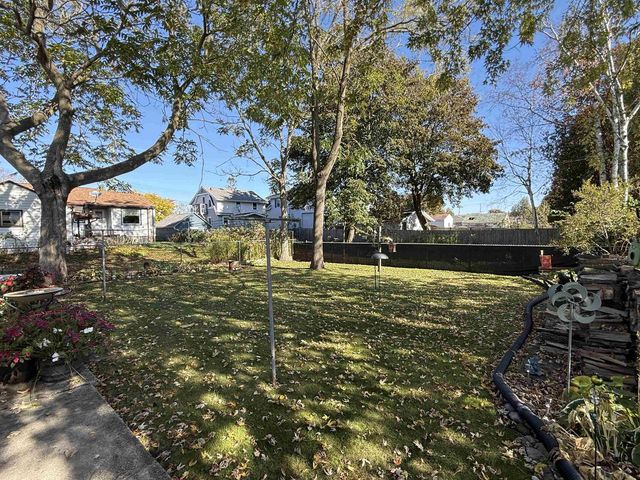 1209 HAWTHORNE STREET, Two Rivers, WI 54241