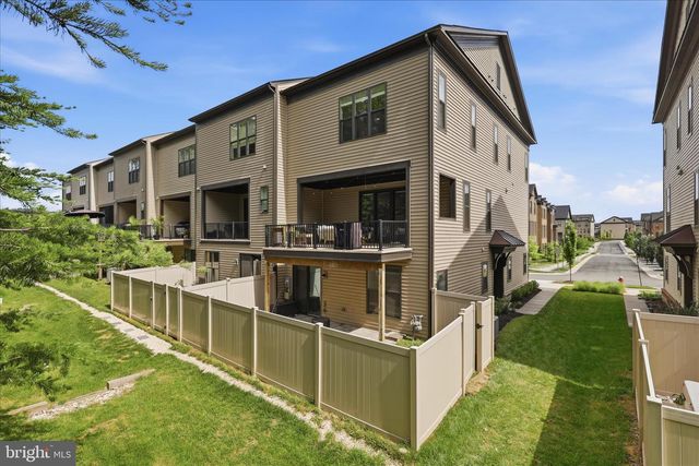 12277 SWEET WILLOW LN, Fairfax, VA 22030