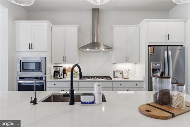 12277 SWEET WILLOW LN, Fairfax, VA 22030