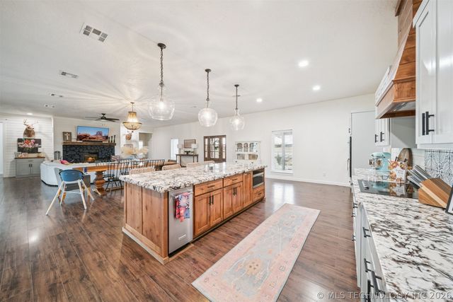 5086 N 427 Road, Pryor, OK 74361