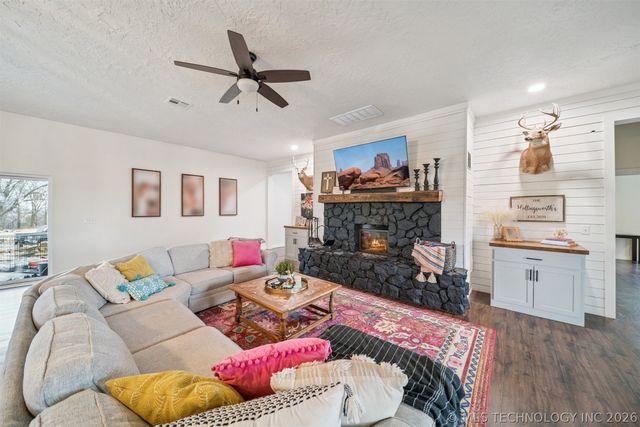 5086 N 427 Road, Pryor, OK 74361