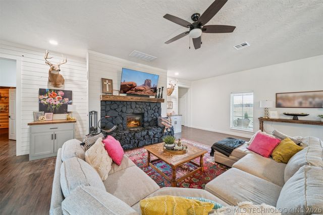 5086 N 427 Road, Pryor, OK 74361