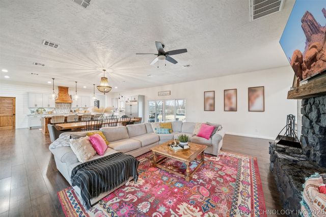 5086 N 427 Road, Pryor, OK 74361