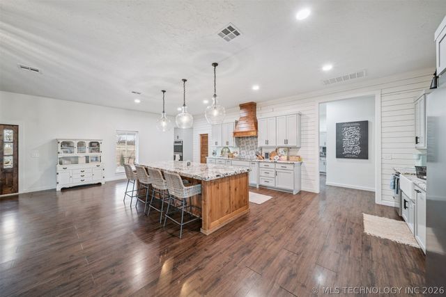 5086 N 427 Road, Pryor, OK 74361