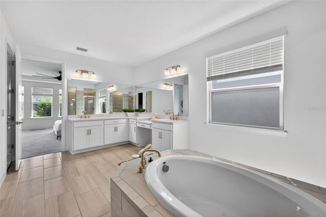 34053 ANCHOR LIGHT LANE, Wesley Chapel, FL 33543