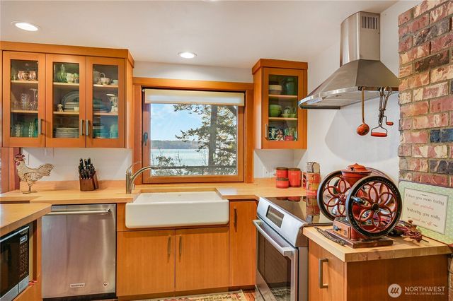 18404 Dr Joe Road, La Conner, WA 98257