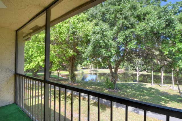 5087 Oakhill Lane, Delray Beach, FL 33484