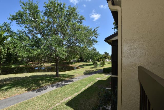 5087 Oakhill Lane, Delray Beach, FL 33484