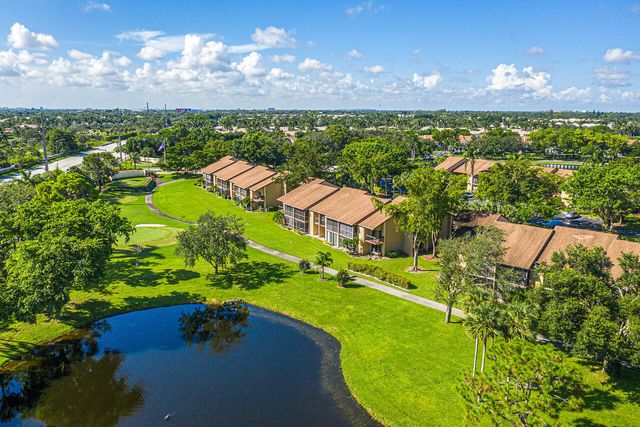 5087 Oakhill Lane, Delray Beach, FL 33484