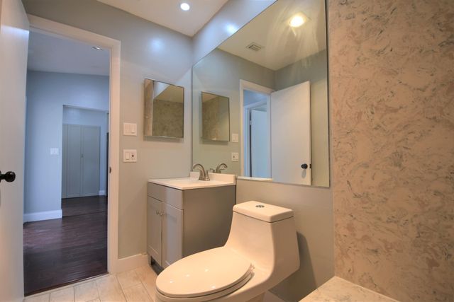5087 Oakhill Lane, Delray Beach, FL 33484