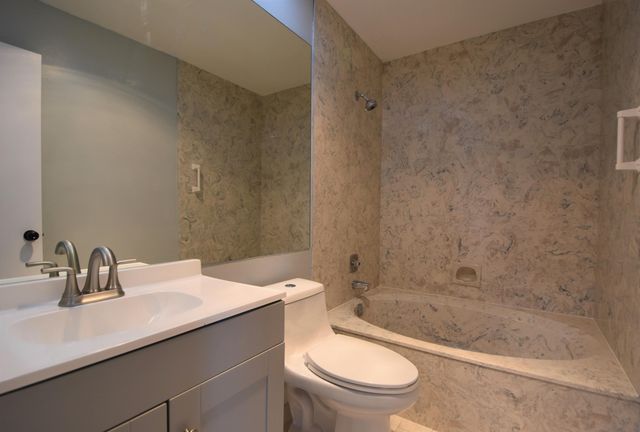 5087 Oakhill Lane, Delray Beach, FL 33484