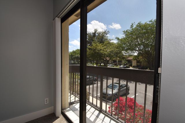 5087 Oakhill Lane, Delray Beach, FL 33484