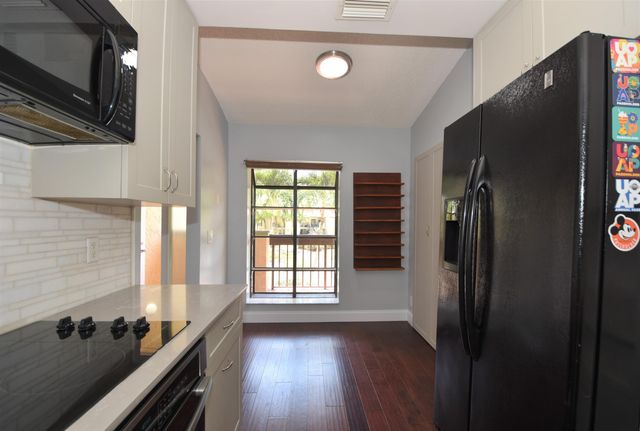 5087 Oakhill Lane, Delray Beach, FL 33484