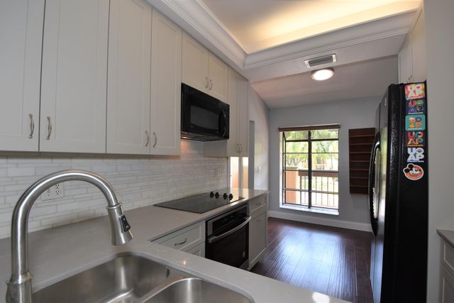 5087 Oakhill Lane, Delray Beach, FL 33484