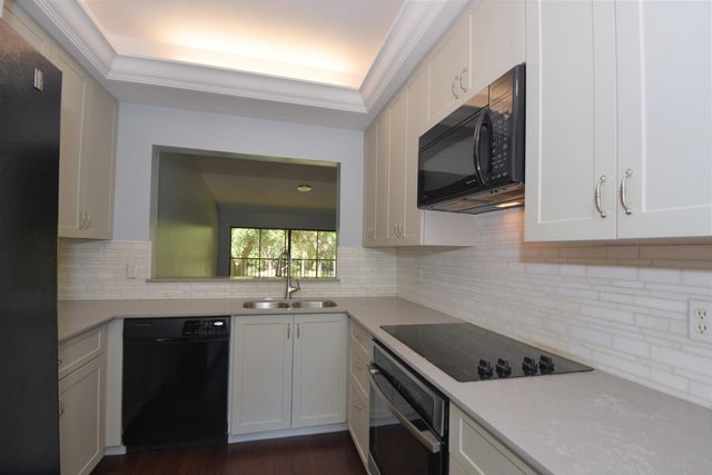 5087 Oakhill Lane, Delray Beach, FL 33484