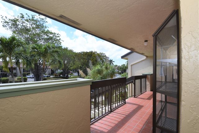 5087 Oakhill Lane, Delray Beach, FL 33484