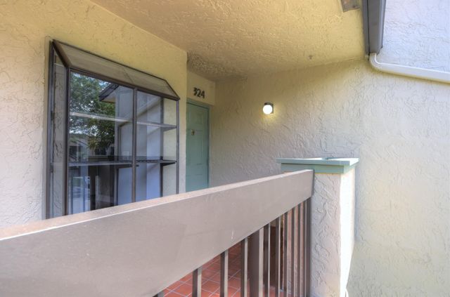 5087 Oakhill Lane, Delray Beach, FL 33484