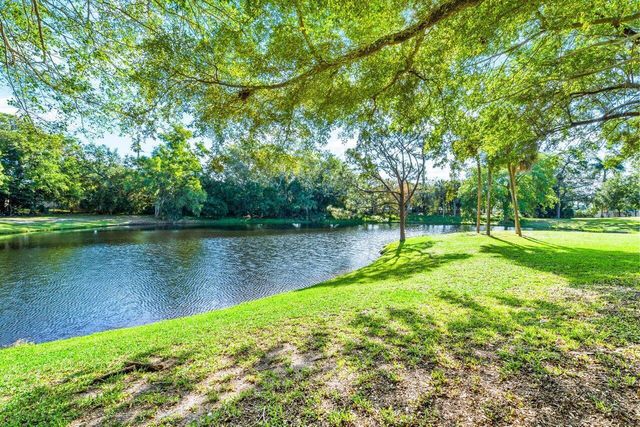 5087 Oakhill Lane, Delray Beach, FL 33484