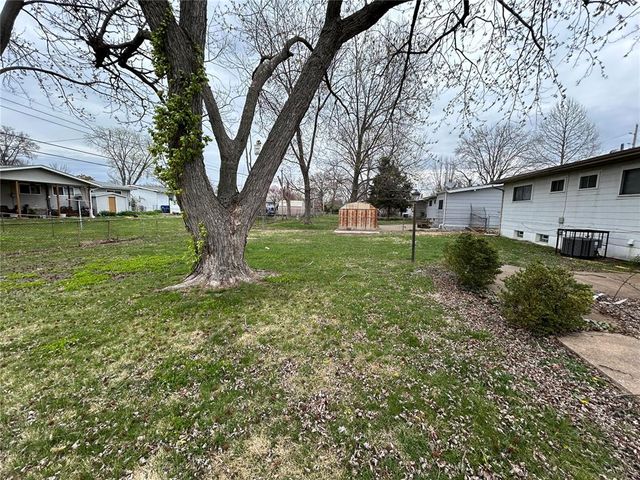 2245 Patterson Road, Florissant, MO 63031