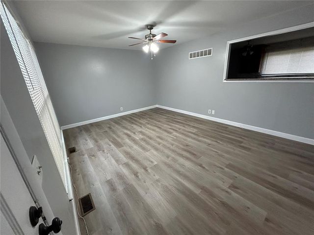 2245 Patterson Road, Florissant, MO 63031
