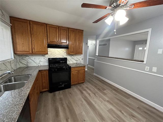2245 Patterson Road, Florissant, MO 63031
