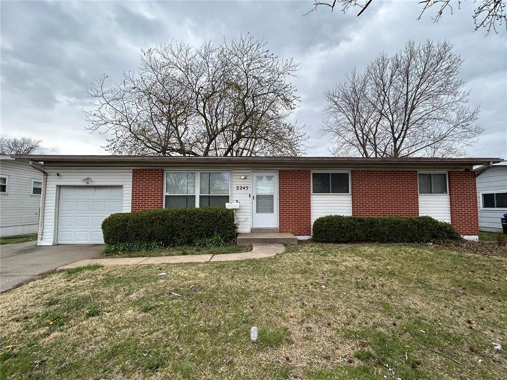 2245 Patterson Road, Florissant, MO 63031